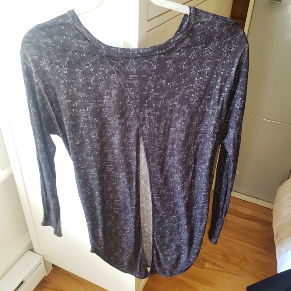 Open back long sleeve shirt - Picture 2 of 2